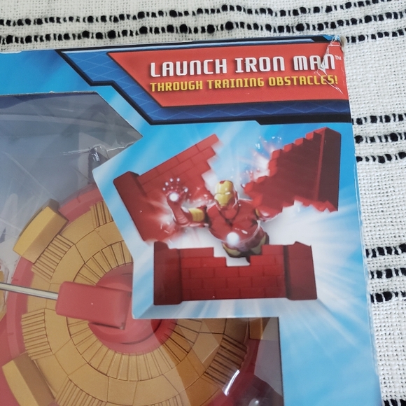 Marvel Avengers Assemble Iron Man Hero Trainer Flying Toy Playset - Picture 4 of 10